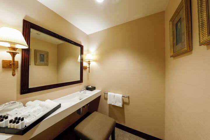 Room 28 of 118
