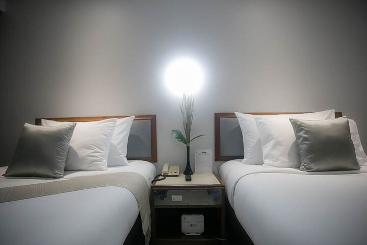Room 90 of 143