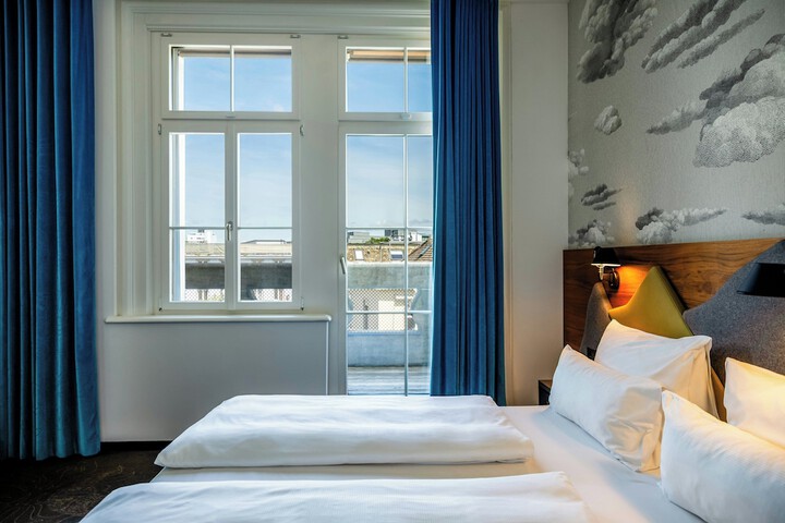 Room 15 of 62