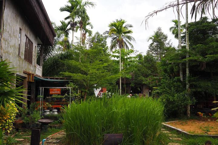 Hotel Exterior 25 of 35
