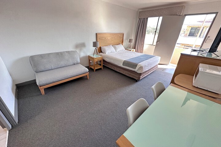 Room 21 of 49