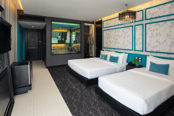 Room 33 of 89
