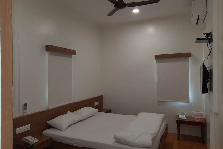 Room 8 of 48