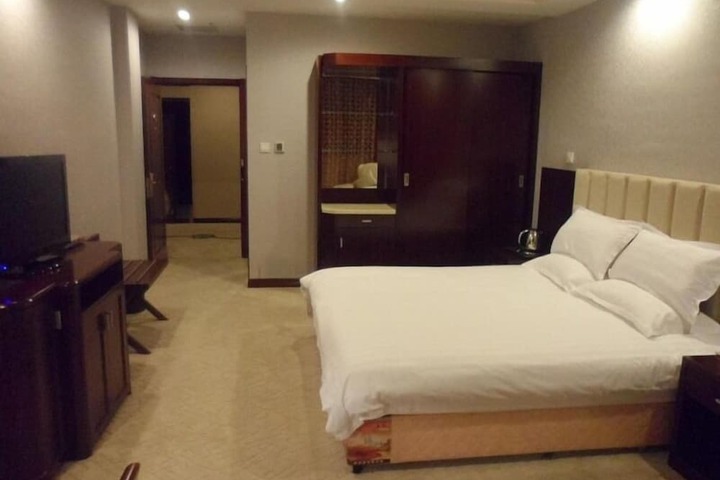 Room 18 of 34