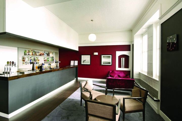 Lounge 75 of 100