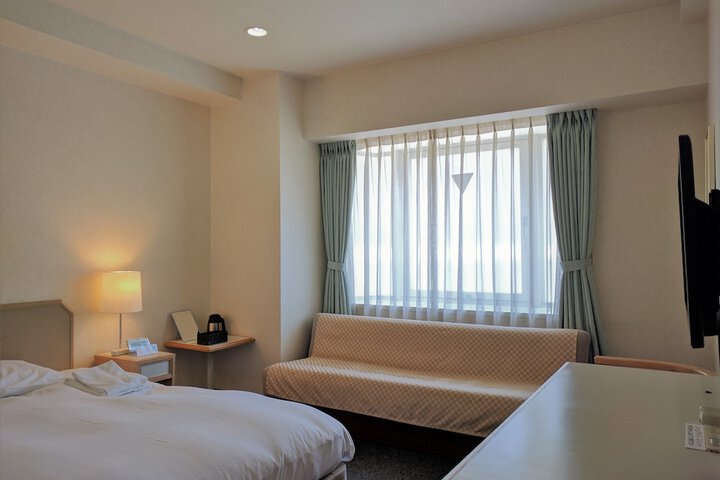Room 12 of 42