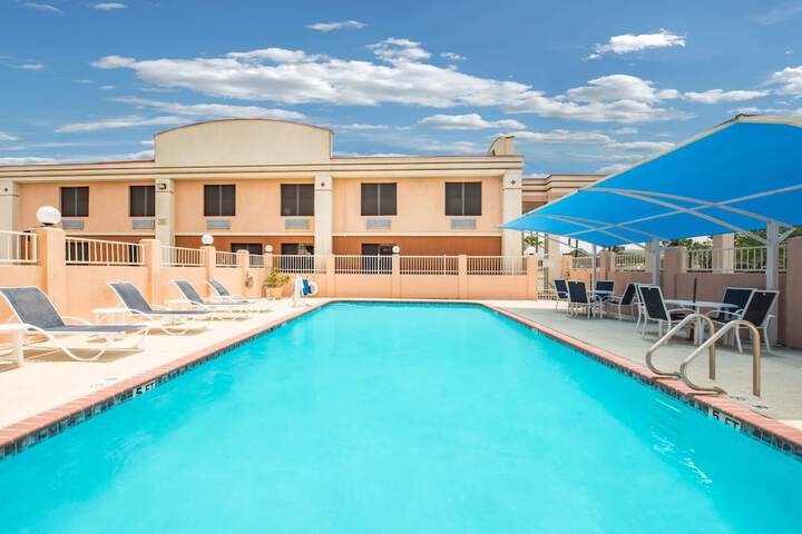 Hotel with Pool