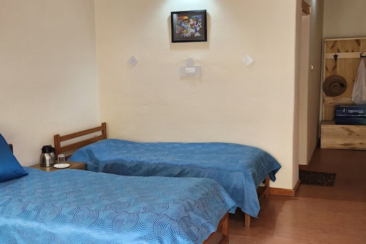 Room 8 of 27