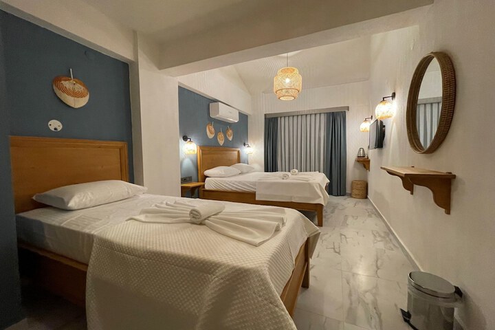 Room 11 of 28