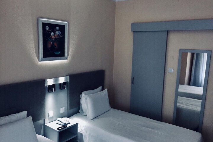Room 28 of 65