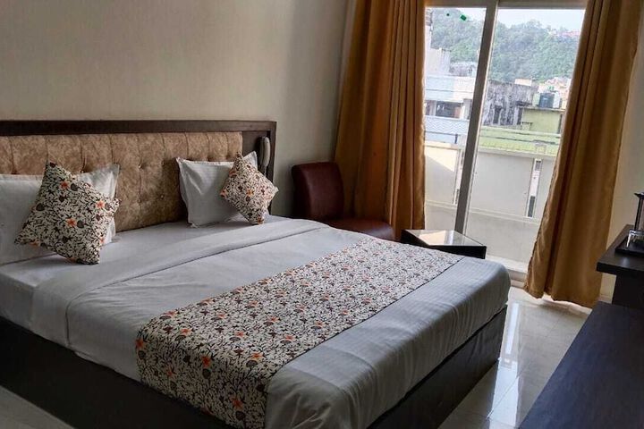 Room 8 of 28