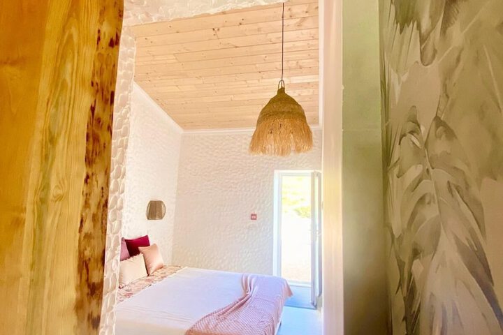 Room 2 of 67