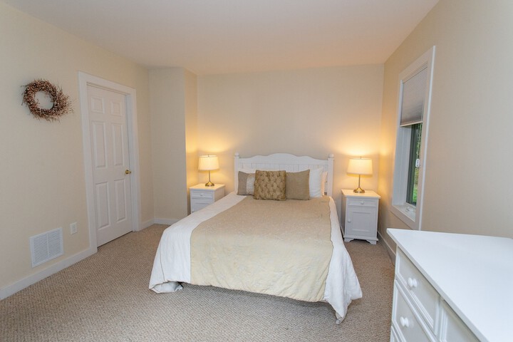Deluxe King Bed (9 of 119)
