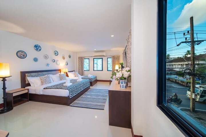Room 5 of 10