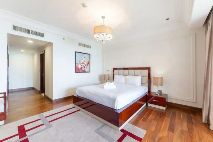 Room 4 of 23