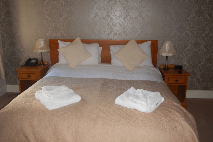 Room 7 of 8