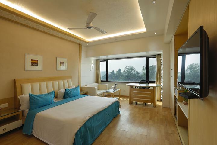 Room 12 of 28