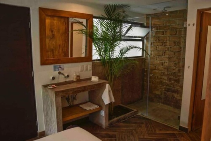 Room 14 of 32