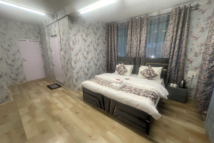 Room 3 of 7