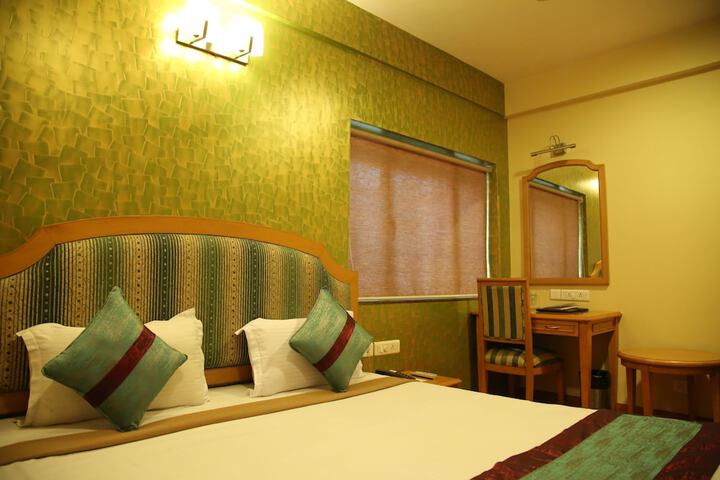 Room 13 of 26