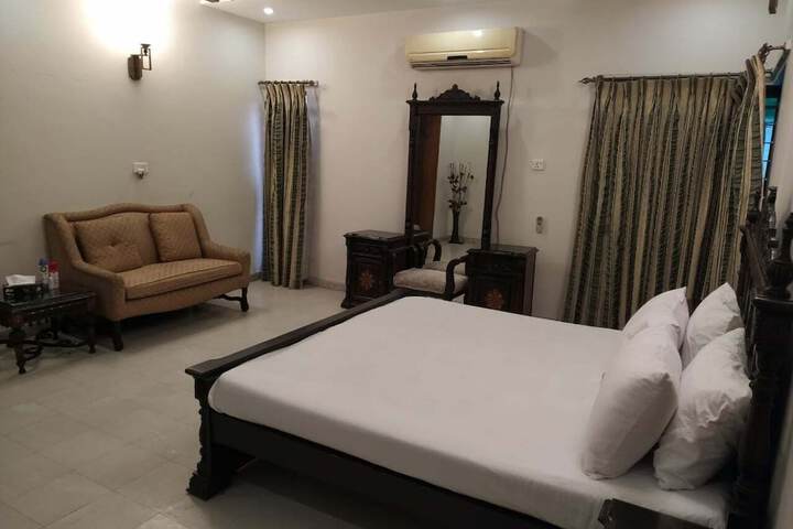 Room 5 of 14