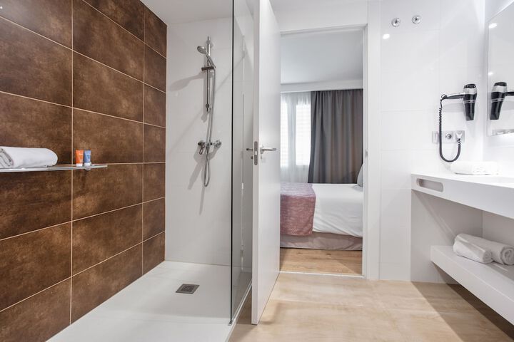 Room 25 of 34