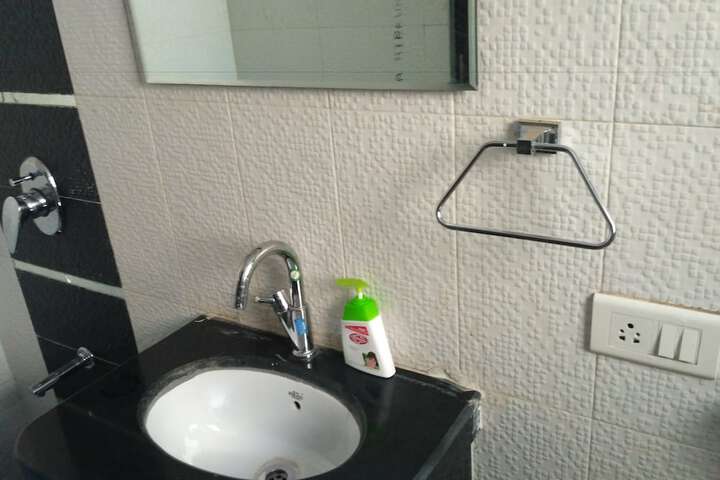 Room 21 of 35