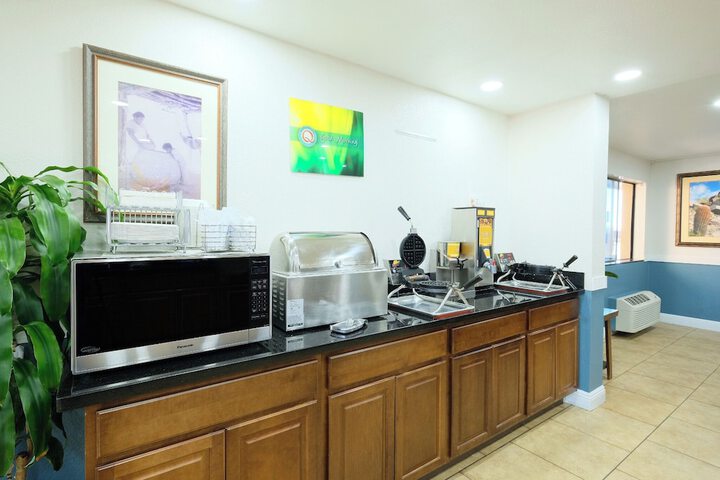 Breakfast/Coffee Service 32 of 41