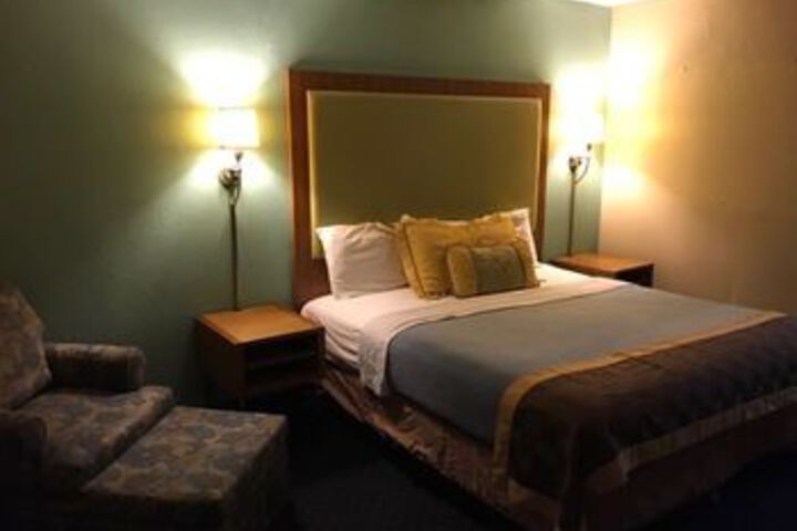 Room 17 of 39
