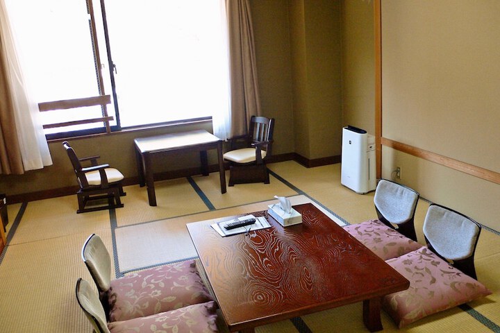 Room 3 of 52