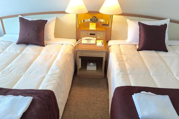 Room 12 of 28