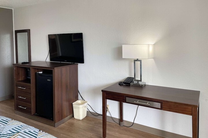 2 Double Beds (5 of 5)
