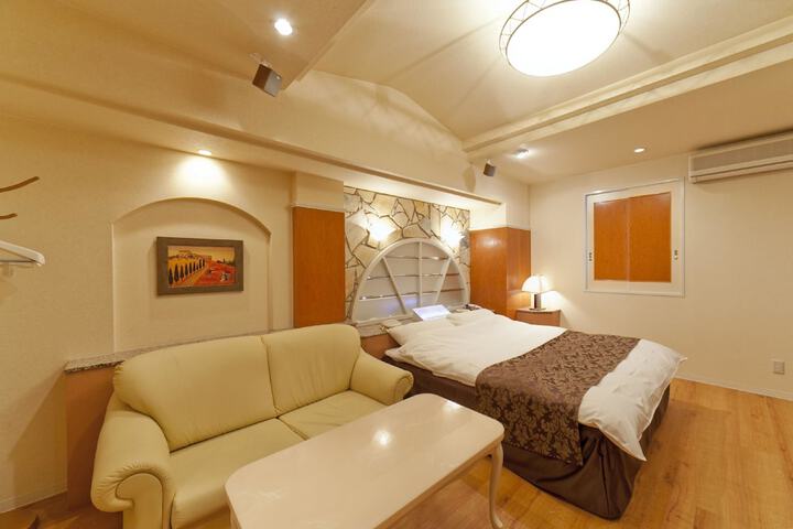 Room 4 of 30