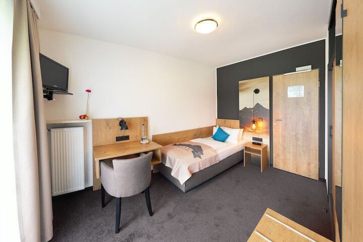 Room 9 of 40