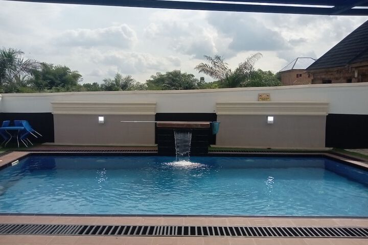 Pool 10 of 13