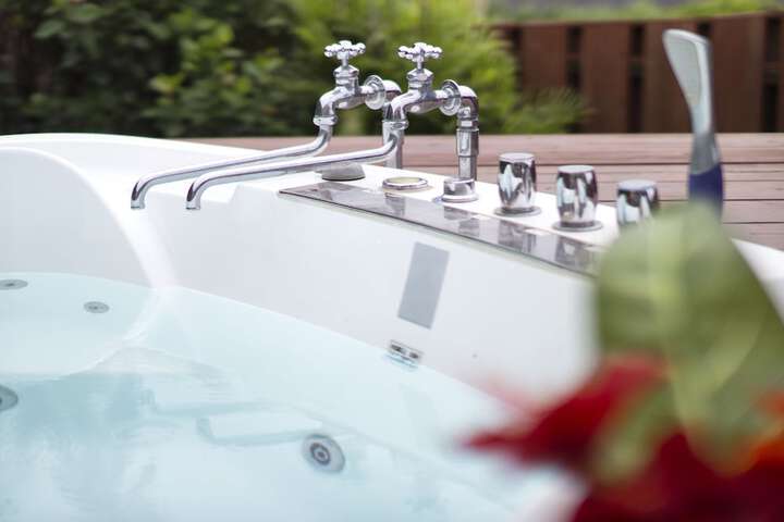 Hot Tub 13 of 18