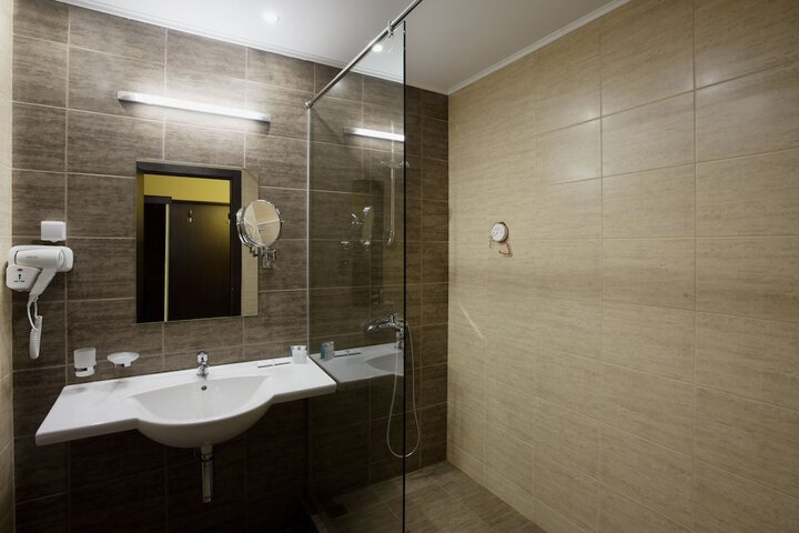 Room 42 of 132