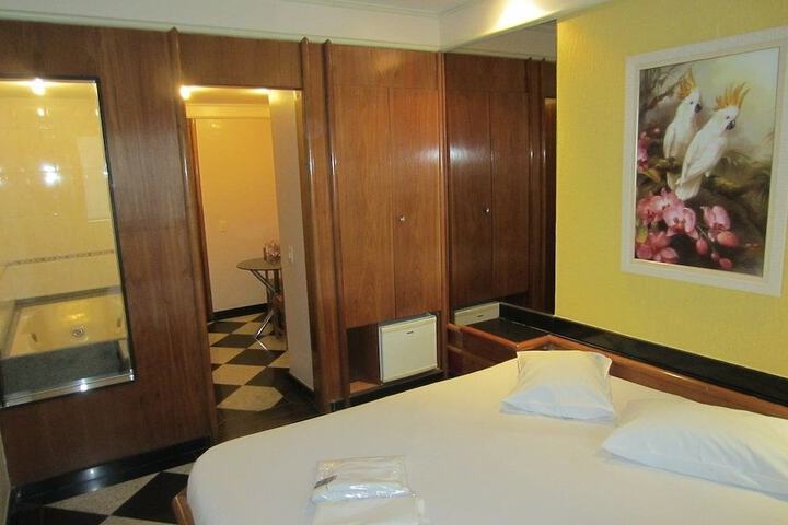 Room 2 of 43