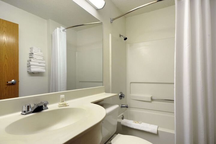 1 Queen Bed Room (7 of 11)