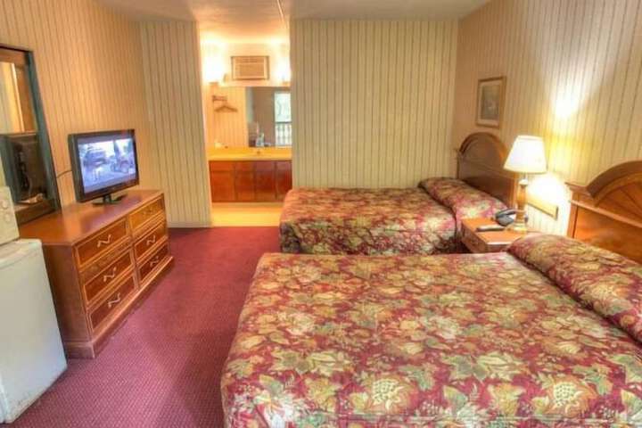 Room 4 of 8