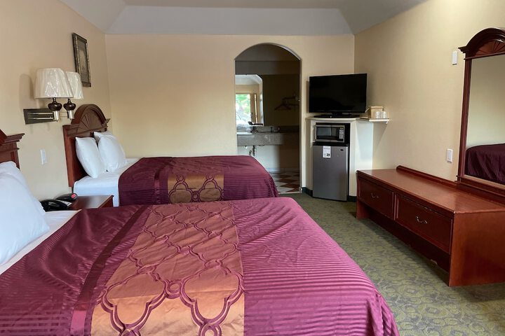 Room 6 of 11