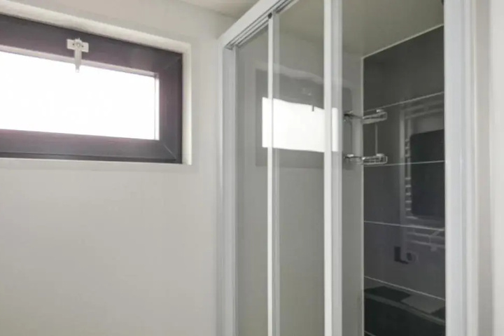 Room 6 of 12
