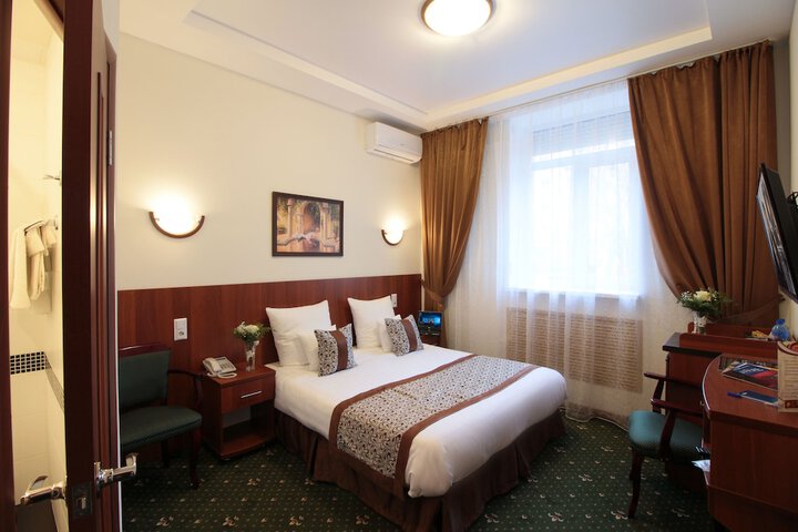 Room 13 of 38