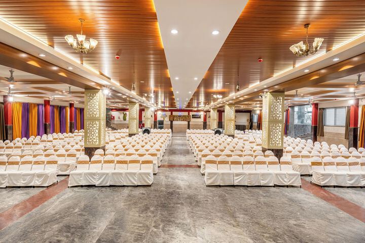 Ballroom/Hall 38 of 48