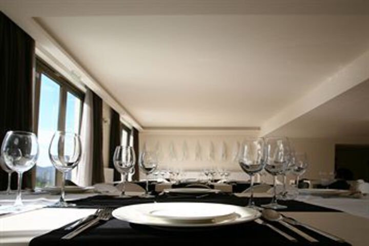 Dining 57 of 60