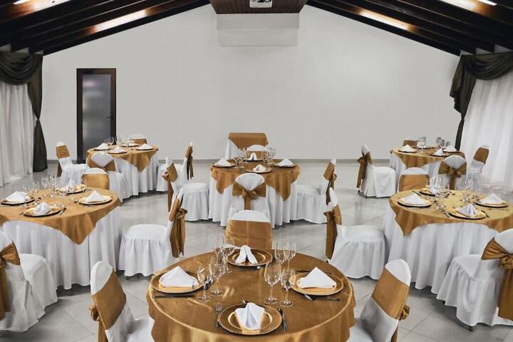 Ballroom/Hall 24 of 29