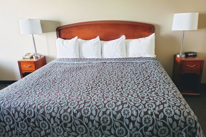 1 King Bed (3 of 27)