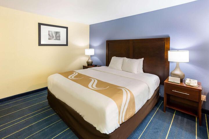 1 King Bed (5 of 8)