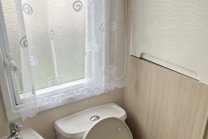 Room 9 of 15