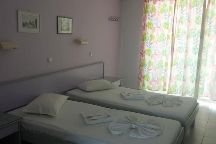 Room 3 of 32